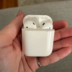 Apple AirPods - Second Gen